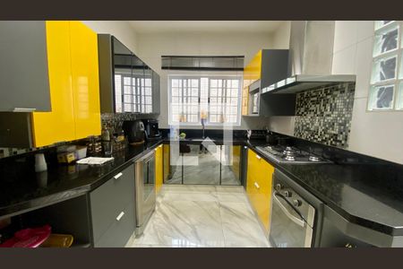 Cozinha de casa à venda com 7 quartos, 500m² em Santa Lúcia, Belo Horizonte