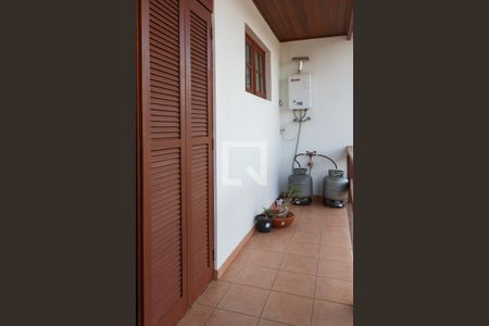 Casa à venda com 160m², 3 quartos e 3 vagas Casa à venda com 160m², 3 quartos e 3 vagasVaranda