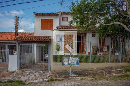 Casa à venda com 160m², 3 quartos e 3 vagas Casa à venda com 160m², 3 quartos e 3 vagasFachada