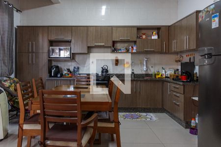 Casa à venda com 160m², 3 quartos e 3 vagas Casa à venda com 160m², 3 quartos e 3 vagasCozinha