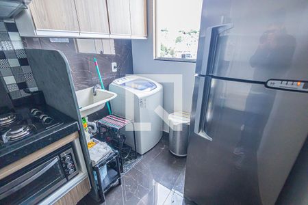 Cozinha de apartamento à venda com 2 quartos, 57m² em Planalto, Belo Horizonte