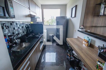 Cozinha de apartamento à venda com 2 quartos, 57m² em Planalto, Belo Horizonte