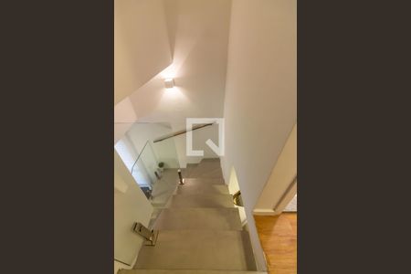 Escada de apartamento à venda com 1 quarto, 53m² em Vila Yara, Osasco