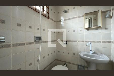 Banheiro de kitnet/studio para alugar com 1 quarto, 30m² em Cajuru, Curitiba