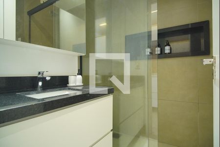 Banheiro  de kitnet/studio à venda com 1 quarto, 37m² em Auxiliadora, Porto Alegre