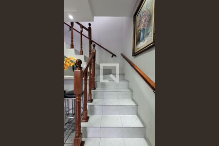 Escada de casa à venda com 3 quartos, 208m² em Vila Curuca, Santo André