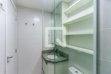 Banheiro de kitnet/studio para alugar com 1 quarto, 36m² em Liberdade, São Paulo