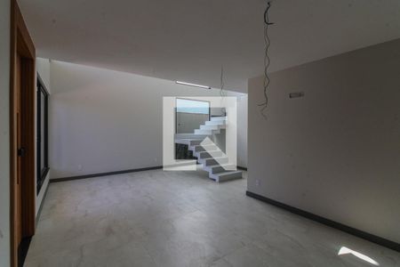 Sala de casa de condomínio à venda com 4 quartos, 330m² em Vargem Pequena, Rio de Janeiro