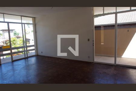 Sala de casa à venda com 4 quartos, 270m² em Jardim Brasil, Jundiaí