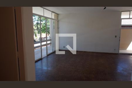 Casa para alugar com 270m², 4 quartos e 4 vagasSala