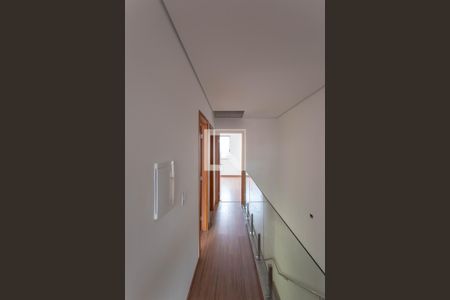 Corredor de casa à venda com 3 quartos, 113m² em Santa Rosa, Belo Horizonte