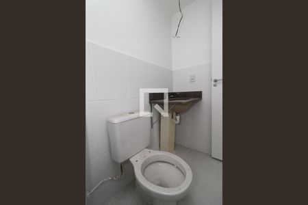 Banheiro de apartamento à venda com 2 quartos, 50m² em Farrapos, Porto Alegre