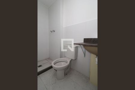 Banheiro de apartamento à venda com 2 quartos, 50m² em Farrapos, Porto Alegre