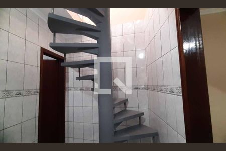 Escada de casa à venda com 3 quartos, 150m² em Veloso, Osasco