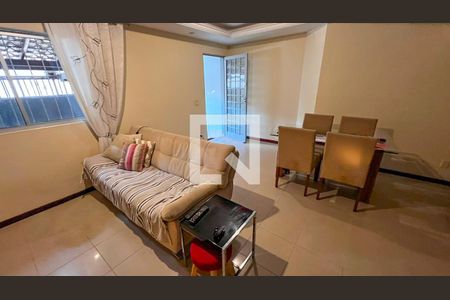 Sala de casa à venda com 3 quartos, 130m² em Castelo, Belo Horizonte
