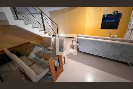 Casa à venda com 130m², 3 quartos e 2 vagasSala