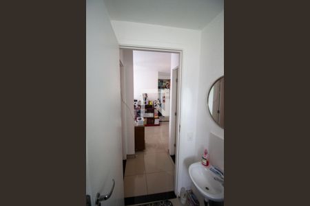 Banheiro de apartamento à venda com 2 quartos, 48m² em Colônia (zona Leste), São Paulo
