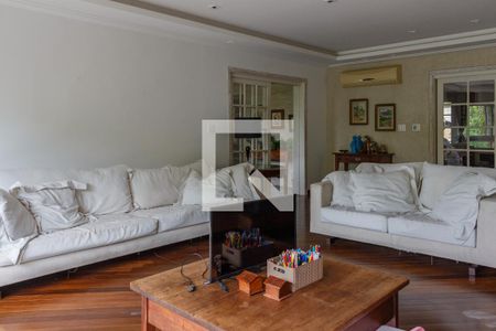 Sala de TV de casa de condomínio para alugar com 5 quartos, 380m² em Cavalhada, Porto Alegre