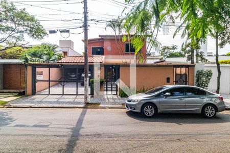 Casa à venda com 540m², 5 quartos e 2 vagas Casa à venda com 540m², 5 quartos e 2 vagasFachada