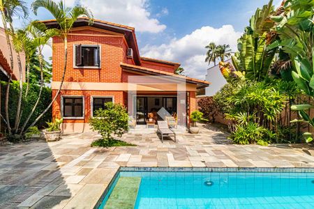 Casa à venda com 540m², 5 quartos e 2 vagas Casa à venda com 540m², 5 quartos e 2 vagasÁrea externa