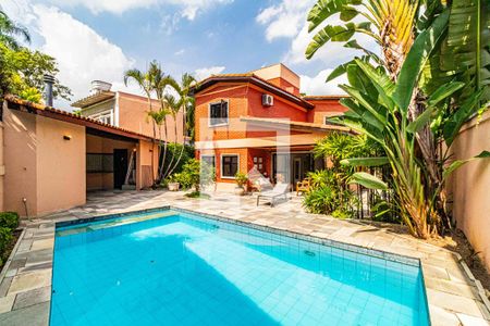 Casa à venda com 540m², 5 quartos e 2 vagas Casa à venda com 540m², 5 quartos e 2 vagasPiscina