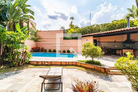 Casa à venda com 540m², 5 quartos e 2 vagas Casa à venda com 540m², 5 quartos e 2 vagasÁrea externa