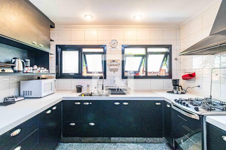 Casa à venda com 540m², 5 quartos e 2 vagas Casa à venda com 540m², 5 quartos e 2 vagasCozinha