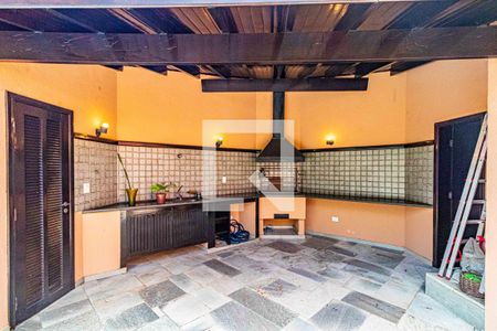 Casa à venda com 540m², 5 quartos e 2 vagas Casa à venda com 540m², 5 quartos e 2 vagasChurrasqueira