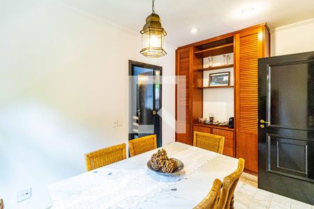 Casa à venda com 540m², 5 quartos e 2 vagas Casa à venda com 540m², 5 quartos e 2 vagasCopa