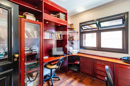 Casa à venda com 540m², 5 quartos e 2 vagas Casa à venda com 540m², 5 quartos e 2 vagasEscritório