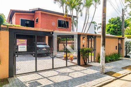 Casa à venda com 540m², 5 quartos e 2 vagas Casa à venda com 540m², 5 quartos e 2 vagasFachada