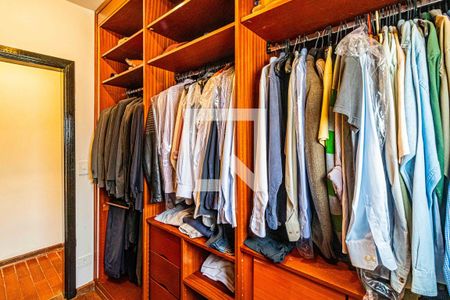 Casa à venda com 540m², 5 quartos e 2 vagas Casa à venda com 540m², 5 quartos e 2 vagasSuite 01 - Closet