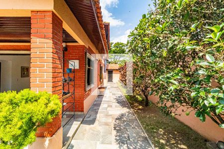 Casa à venda com 540m², 5 quartos e 2 vagas Casa à venda com 540m², 5 quartos e 2 vagasÁrea externa