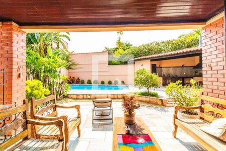 Casa à venda com 540m², 5 quartos e 2 vagas Casa à venda com 540m², 5 quartos e 2 vagasVaranda