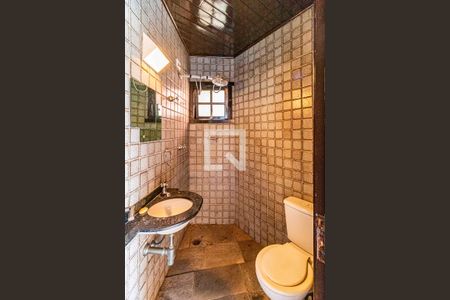 Casa à venda com 540m², 5 quartos e 2 vagas Casa à venda com 540m², 5 quartos e 2 vagasBanheiro de serviço