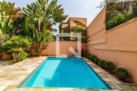 Casa à venda com 540m², 5 quartos e 2 vagas Casa à venda com 540m², 5 quartos e 2 vagasPiscina
