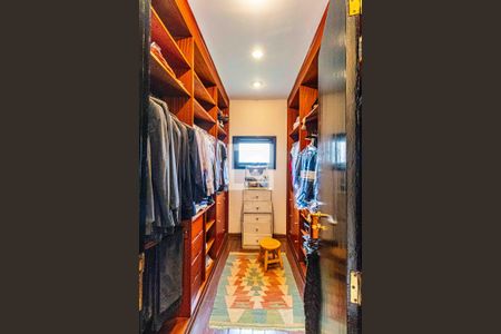 Casa à venda com 540m², 5 quartos e 2 vagas Casa à venda com 540m², 5 quartos e 2 vagasSuite 01 - Closet