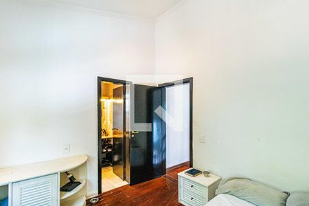 Casa à venda com 540m², 5 quartos e 2 vagas Casa à venda com 540m², 5 quartos e 2 vagasSuite 04