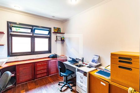 Casa à venda com 540m², 5 quartos e 2 vagas Casa à venda com 540m², 5 quartos e 2 vagasEscritório