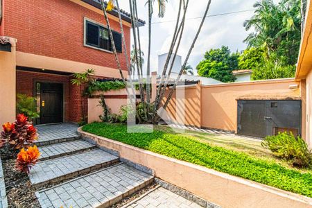 Casa à venda com 540m², 5 quartos e 2 vagas Casa à venda com 540m², 5 quartos e 2 vagasEntrada