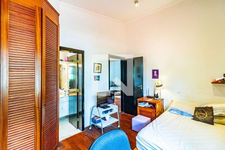 Casa à venda com 540m², 5 quartos e 2 vagas Casa à venda com 540m², 5 quartos e 2 vagasSuite 03