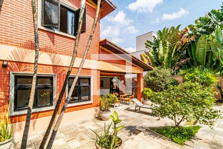 Casa à venda com 540m², 5 quartos e 2 vagas Casa à venda com 540m², 5 quartos e 2 vagasÁrea externa