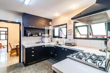 Casa à venda com 540m², 5 quartos e 2 vagas Casa à venda com 540m², 5 quartos e 2 vagasCozinha