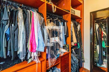 Casa à venda com 540m², 5 quartos e 2 vagas Casa à venda com 540m², 5 quartos e 2 vagasSuite 01 - Closet