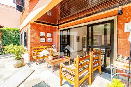 Casa à venda com 540m², 5 quartos e 2 vagas Casa à venda com 540m², 5 quartos e 2 vagasVaranda