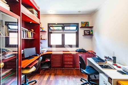 Casa à venda com 540m², 5 quartos e 2 vagas Casa à venda com 540m², 5 quartos e 2 vagasEscritório
