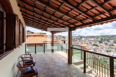 Varanda Sala de casa à venda com 5 quartos, 276m² em Dom Silverio, Belo Horizonte