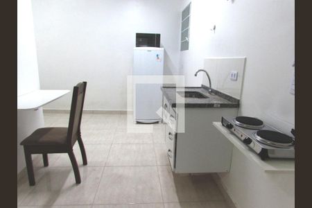 Sala/Quarto/Cozinha  de kitnet/studio para alugar com 2 quartos, 28m² em Vila Sonia, São Paulo