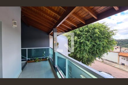 Casa à venda com 286m², 4 quartos e 4 vagas Casa à venda com 286m², 4 quartos e 4 vagasSacada