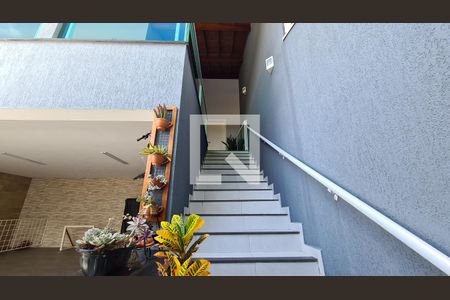 Casa à venda com 286m², 4 quartos e 4 vagas Casa à venda com 286m², 4 quartos e 4 vagasEscada